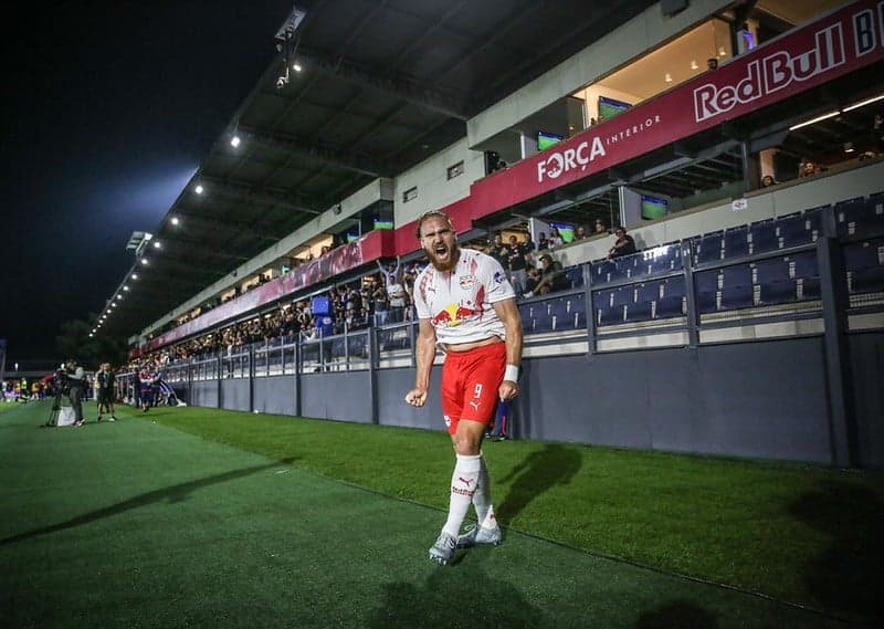 Isidro Pitta comemora gol pelo Red Bull Bragantino. (Foto: Ari Ferreira/ RBB)