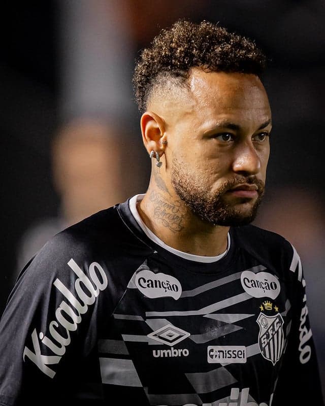 Neymar durante aquecimento na Vila Belmiro. (Foto: Raul Baretta/ Santos FC)