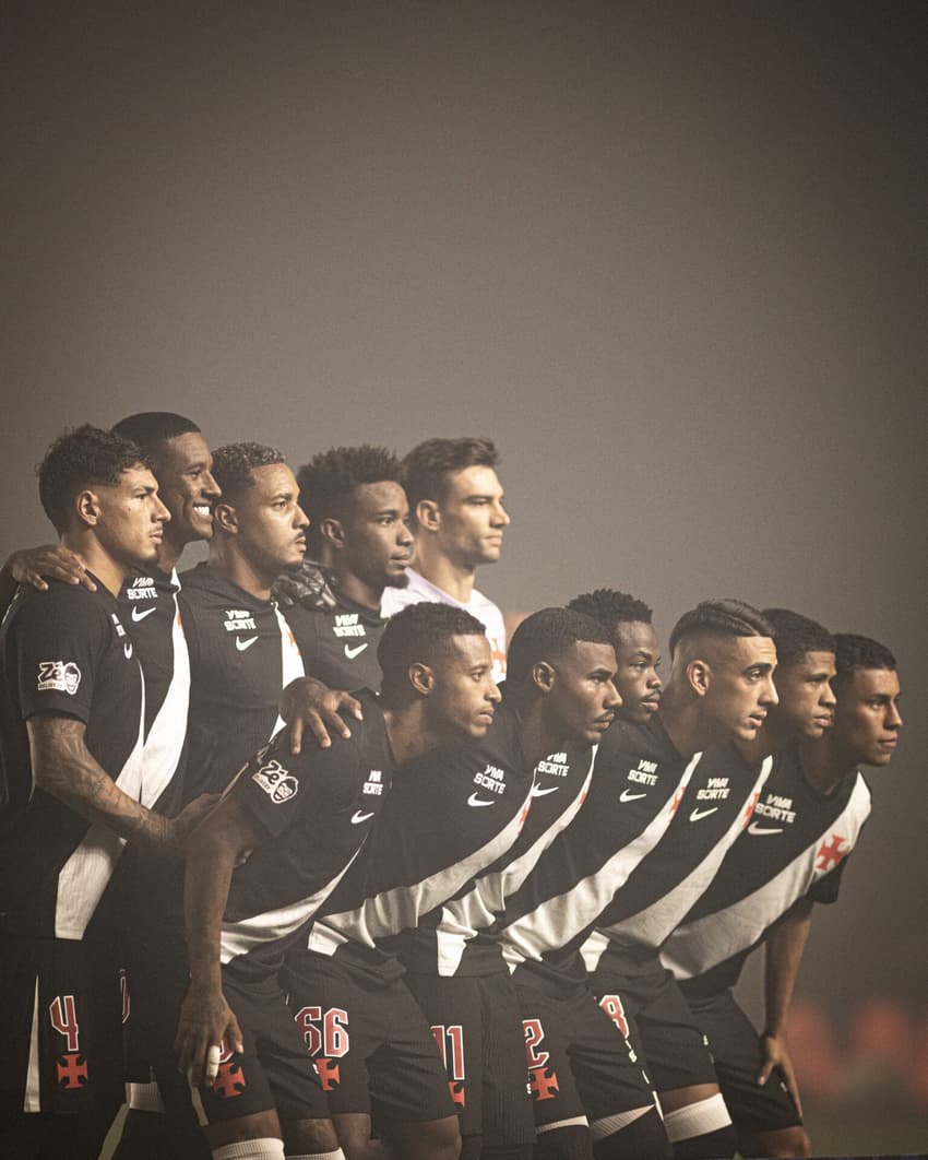 Time do Vasco perfilado (Foto: Matheus Lima/Vasco)