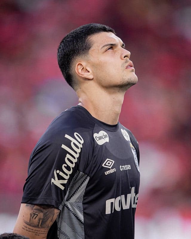 Gabriel Brazão está pendurado pelo Santos. (Foto: Raul Baretta/ Santos FC)