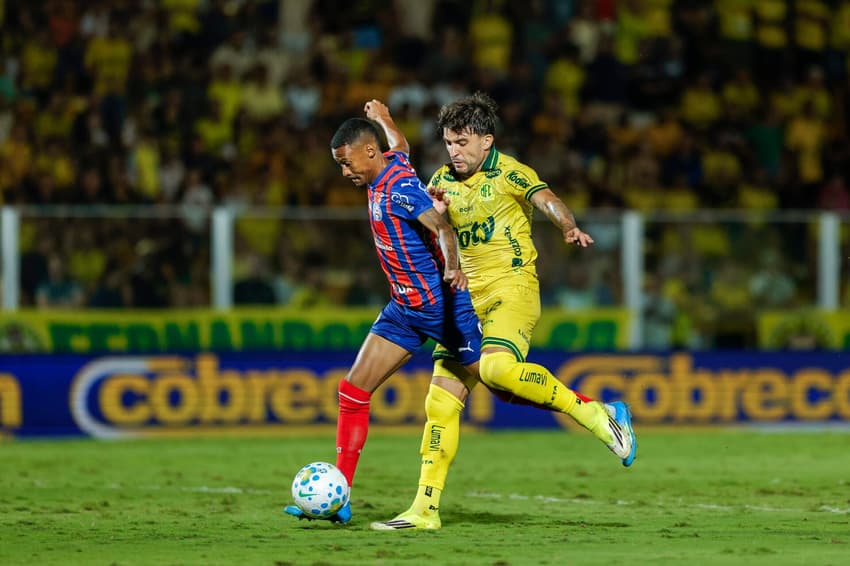Ademir sofreu pênalti de jogador do Mirassol e Bahia marcou gol no Maião