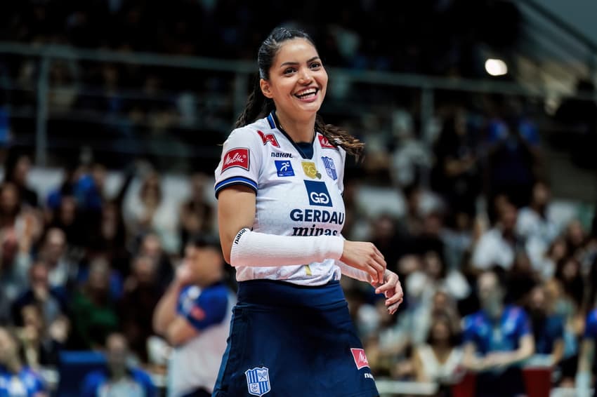 Nyeme, líbero do Minas, em ação na semifinal da Superliga Feminina 25/26 (Foto: Hedgard Moraes/MTC)
