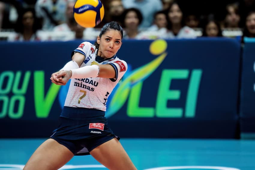Nyeme, líbero do Minas, em ação na semifinal da Superliga Feminina 25/26 (Foto: Hedgard Moraes/MTC)
