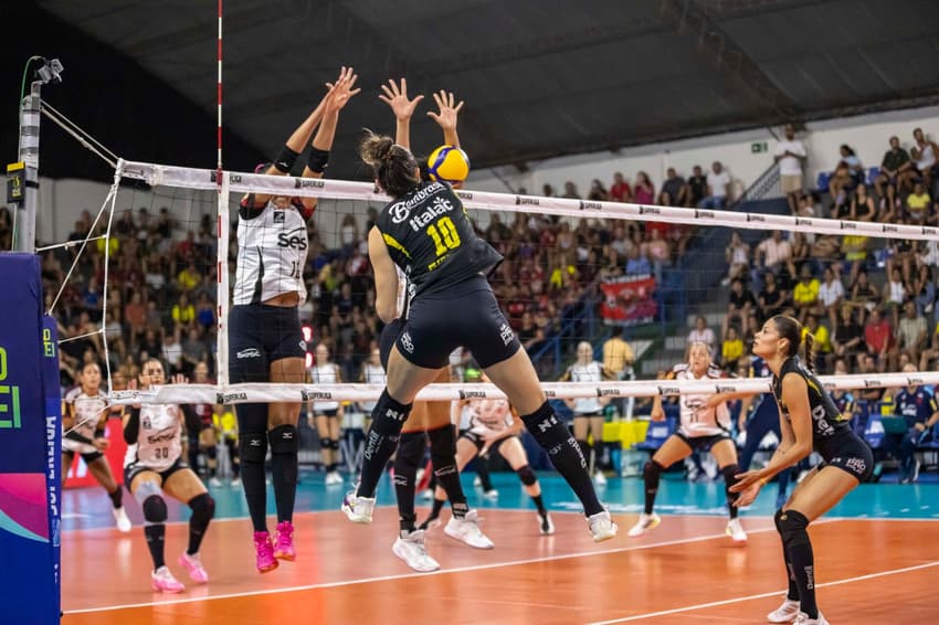 Praia Clube x Sesc Flamengo pela semifinal da Superliga Feminina 25/26 (Foto: Bruno Cunha)
