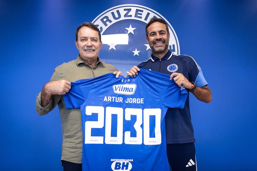 Renovação do técnico Artur Jorge, na Toca 2 (Foto: Gustavo Aleixo/Cruzeiro)