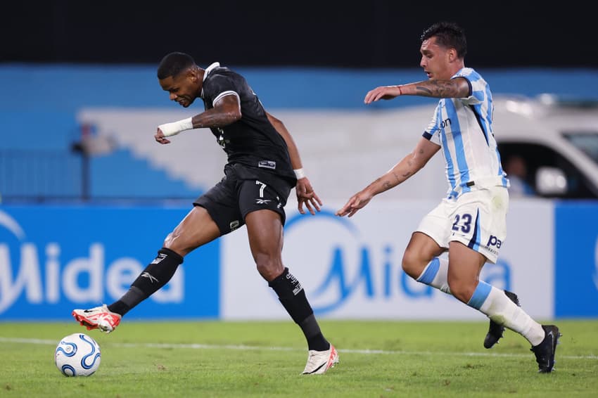 Júnior Santos fez um dos gols do Botafogo contra o Racing (Foto: Vítor Silva/Botafogo)
