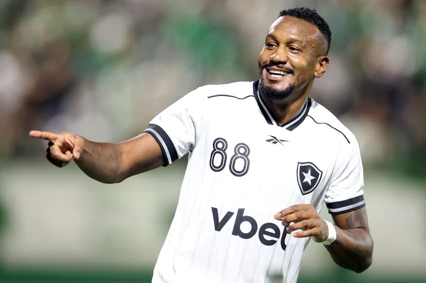 Edenilson fez dois gols pelo Botafogo no primeiro tempo (Foto: Vítor Silva/Botafogo)