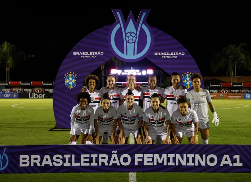 Time titular do São Paulo na vitória contra o Grêmio, pela sétima rodada do Brasileirão Feminino. (Foto: Rubens Chiri / São Paulo FC)