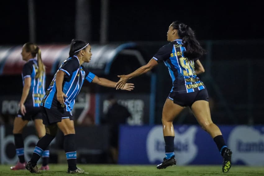 Giovaninha comemora gol marcado pelo Grêmio diante do São Paulo, pelo Brasileirão Feminino. (Foto: Caroline Motta / Grêmio FBPA)