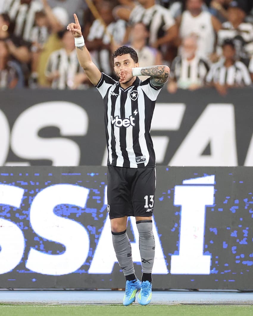 Alex Telles fez o gol do Botafogo contra a Chapecoense (Foto: Vítor Silva/Botafogo)