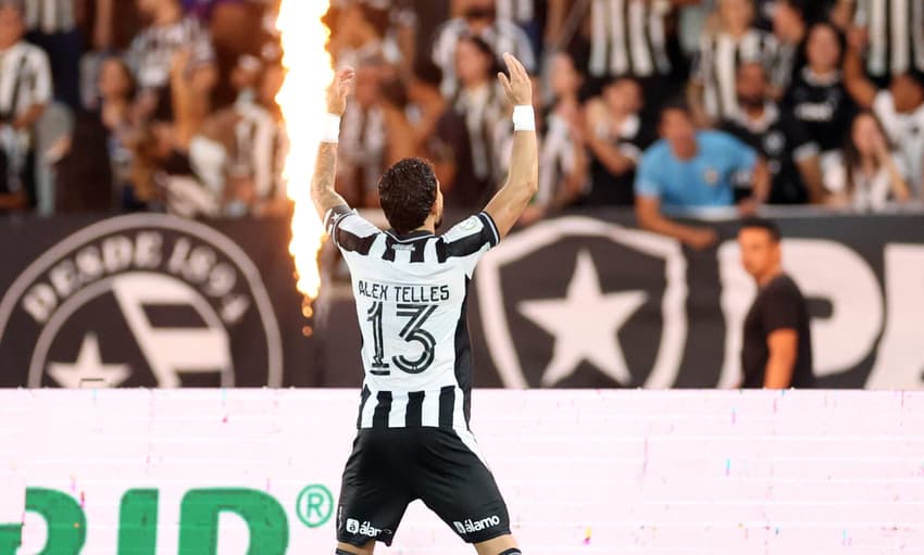 Alex Telles fez o gol do Botafogo contra a Chapecoense (Foto: Vítor Silva/Botafogo)
