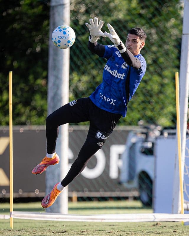 Gabriel Brazão durante treino do Santos no CT Rei Pelé. (Foto: Raul Baretta/ Santos FC)