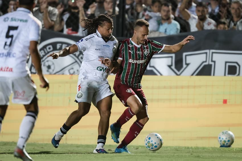 Renê disputa bola em Operário x Fluminense (Foto: Marcelo Gonçalves/ Fluminense FC)