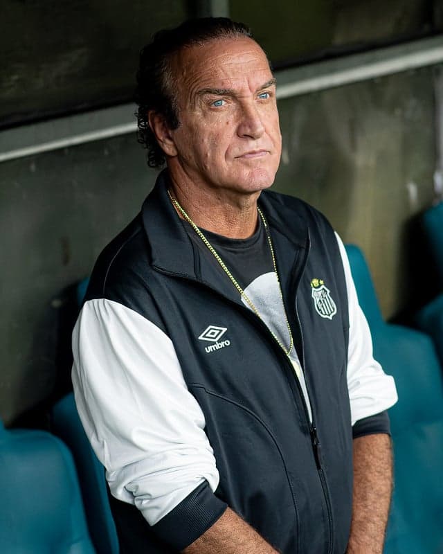 Cuca durante partida do Santos diante do Bahia. (Foto: Celo Gil/ Santos FC)