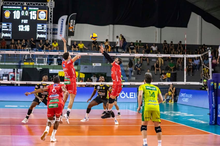 Bruninho em ação em Praia Clube x Campinas pela semifinal da Superliga Masculina 25/26 (Foto: Bruno Cunha)