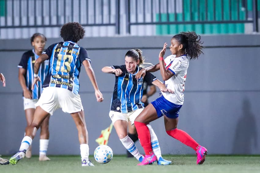 RS - ESPORTES/BRASILEIRÃO FEMININO 2026 - Lance da partida Bahia x Grêmio Feminino, no Arena Cajueiro na data de 28/04/2026, válida pelo Brasileirão Feminino 2026. FOTO: CAROLINE MOTTA/GRÊMIO FBPA