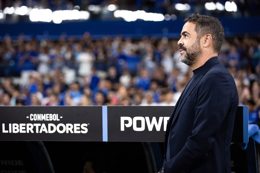 Artur Jorge em jogo do Cruzeiro na Libertadores, no Mineirão 