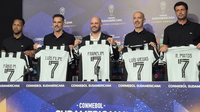 Franclim e sua comissão em apresentação no Nilton Santos (Foto: Leonardo Bessa/ Lance!)