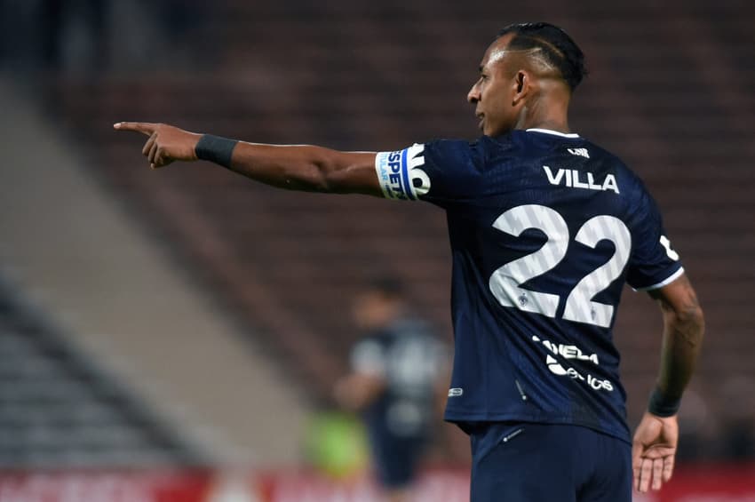 Sebastián Villa em ação em Independiente Rivadavia x Bolívar (Foto: Andres LARROVERE / AFP)