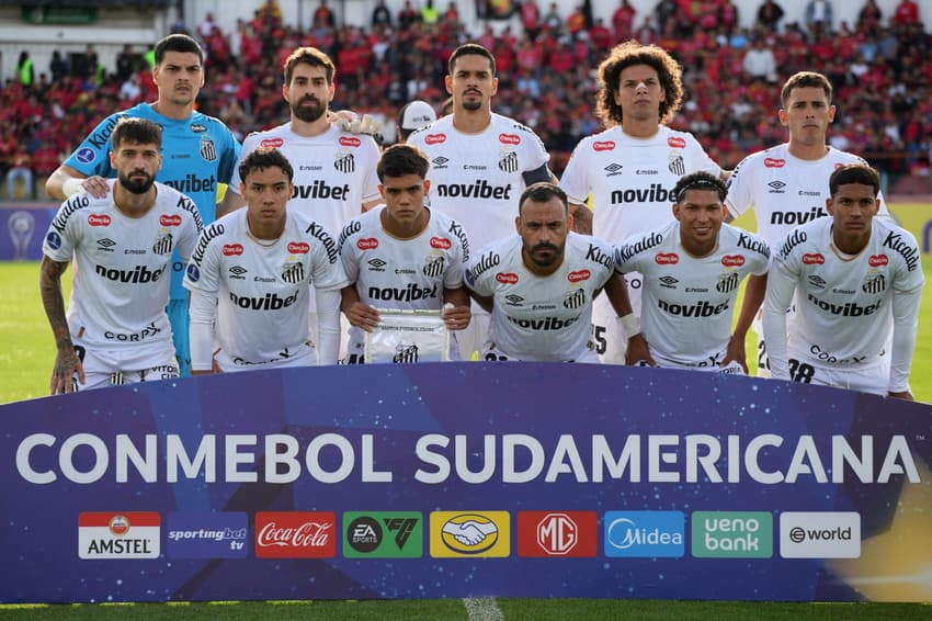 Elenco do Santos na estreia da Copa Sul-Americana. (Foto: Fernando Machado/ AFP)