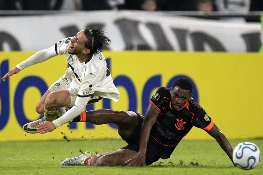 André voltou atuar como meio-campista (Photo by JUAN MABROMATA / AFP)