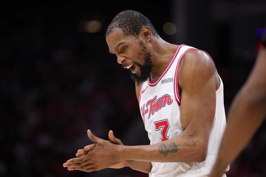 Kevin Durant, do Rockets, reage em partida contra o Timberwolves pela temporada regular da NBA (Foto: Alex slitz/Getty images/Afp)