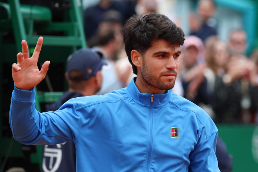 Espanhol Carlos Alcaraz reage após a final do Masters 1000 de Monte Carlo contra Jannik Sinner, na França. (Foto: Valery Hache/AFP)