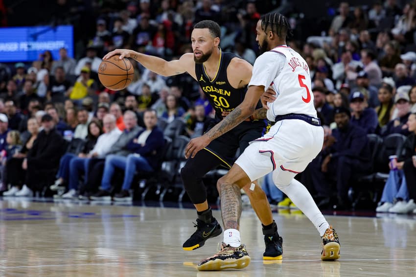 Stephen Curry em Golden State Warriors x Los Angeles Clippers pela NBA 2025/26 (Foto: Ryan Sirius Sun/Getty Images)