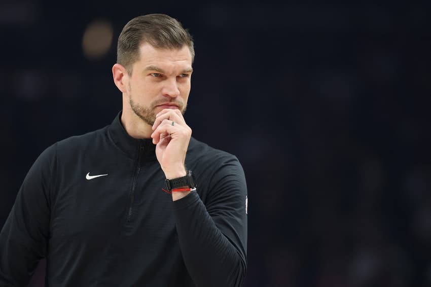 Tiago Splitter, técnico do Portland Trail Blazers, reage durante duelo contra o Phoenix Suns pelo Play-In. (Foto: Christian Petersen/Getty Images/Afp)