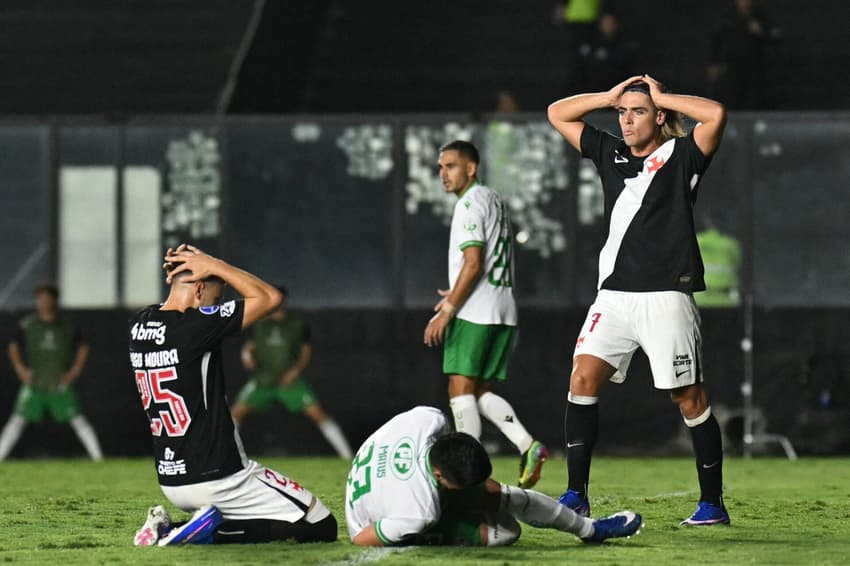 Spinelli na partida entre Vasco e Audax Italiano (Foto: Mauro Pimental/AFP)