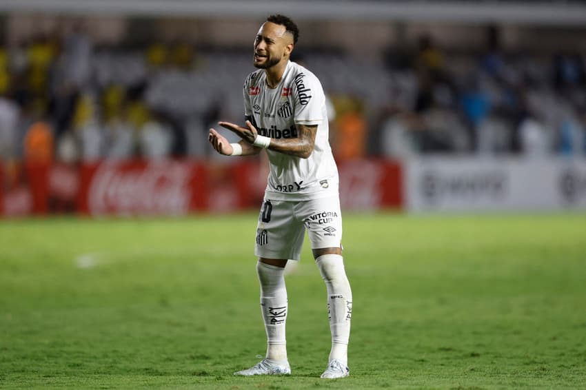 Neymar marcou o único gol do Santos na Sul-Americana até aqui (Foto: Miguel SCHINCARIOL / AFP)
