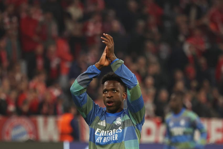 Vinicius Júnior aplaudiu o árbitro ironicamente na partida contra o Bayern de Munique (Foto: by Karl-Josef HILDENBRAND / AFP)