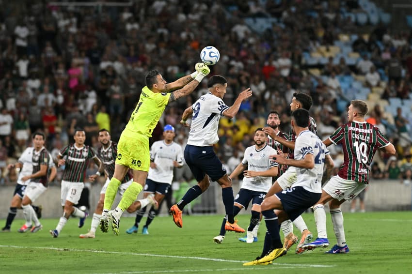 Fábio na partida entre Fluminense e Independiente Rivadavia (Foto: Mauro Pimentel / AFP)
