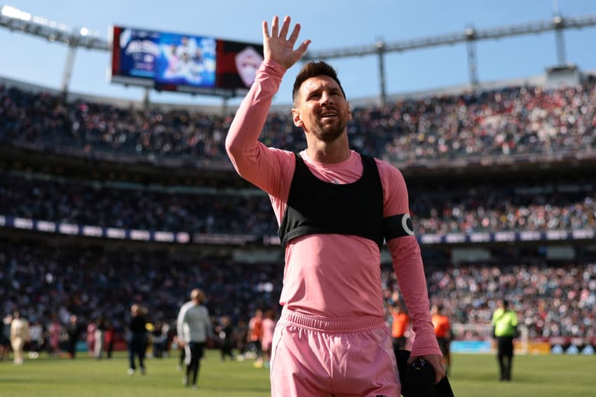 Messi agradece apoio da torcida após marcar golaço e chegar aos 905 gols (Foto: Andrew Wevers / GETTY IMAGES NORTH AMERICA / Getty Images via AFP)
