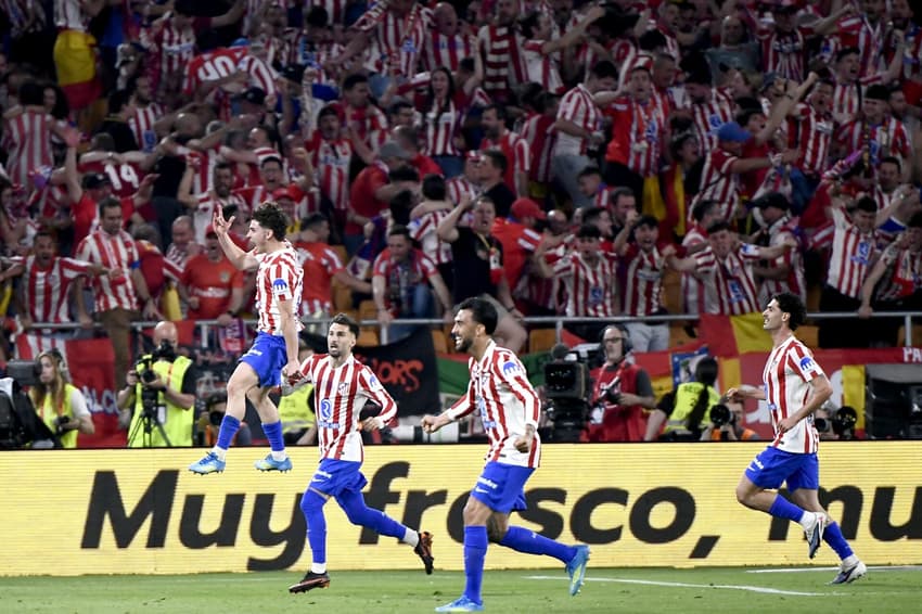 Julián Alvarez comemora gol na final da Copa do Rei (Foto: CRISTINA QUICLER / AFP)