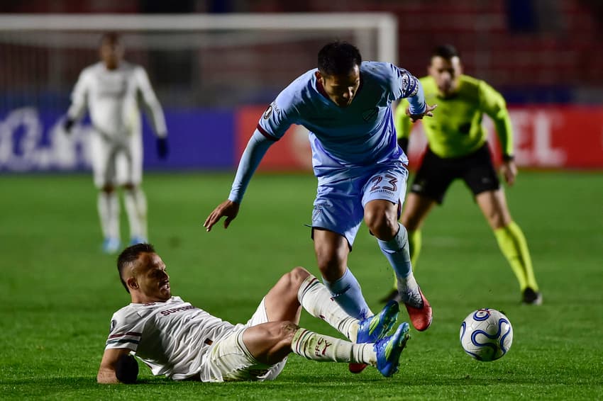 Renê em ação em Bolívar x Fluminense (Foto: Jorge BERNAL / AFP)