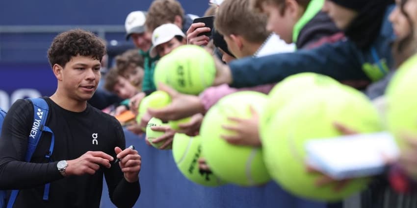 O americano Ben Shelton atende os fãs em Munique (Foto: Divulgação)