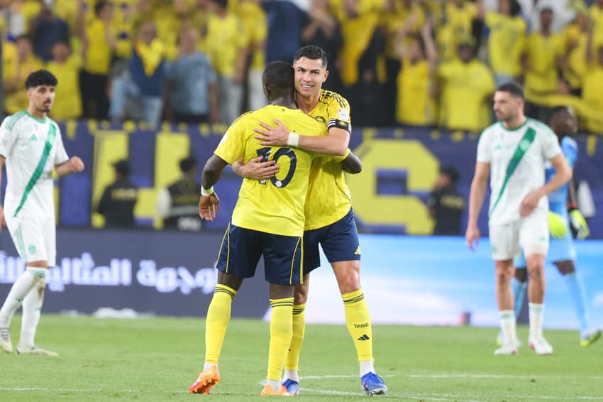 Cristiano Ronaldo comemora o gol 970 na carreira (Foto: Fayez NURELDINE / AFP)