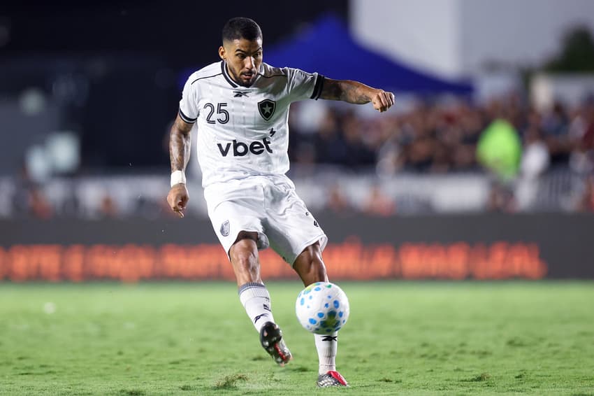 Allan em ação na partida entre Vasco 1x2 Botafogo pelo Brasileirão (Foto: Vitor Silva/Botafogo)