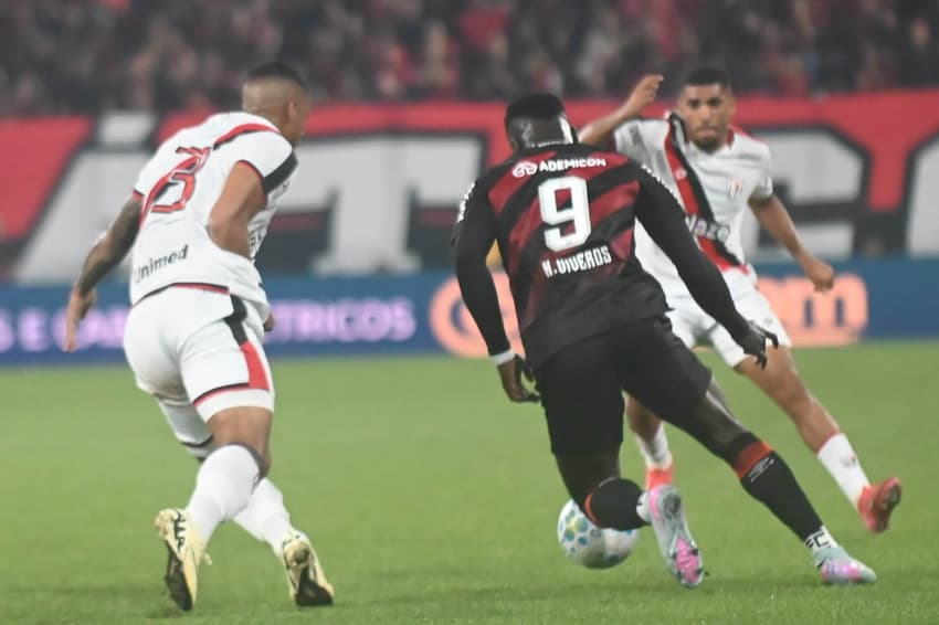 Athletico-PR Atlético-GO