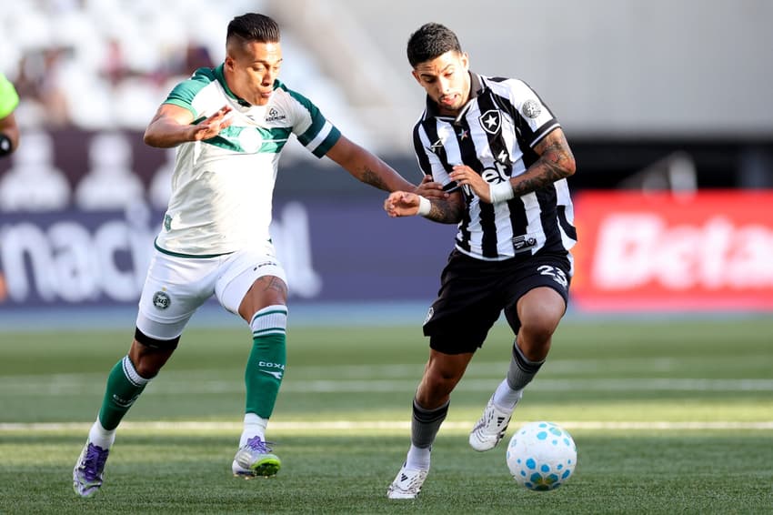 Botafogo e Coritiba se enfrentam no Nilton Santos. (Foto: Vitor Silva/Botafogo.)