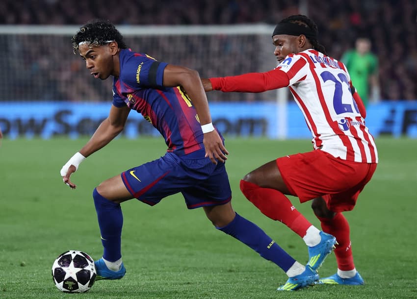 Lamine Yamal em Barcelona x Atletico de Madrid no jogo de ida das quartas de final da Champions League (Foto: Josep Lago / AFP)