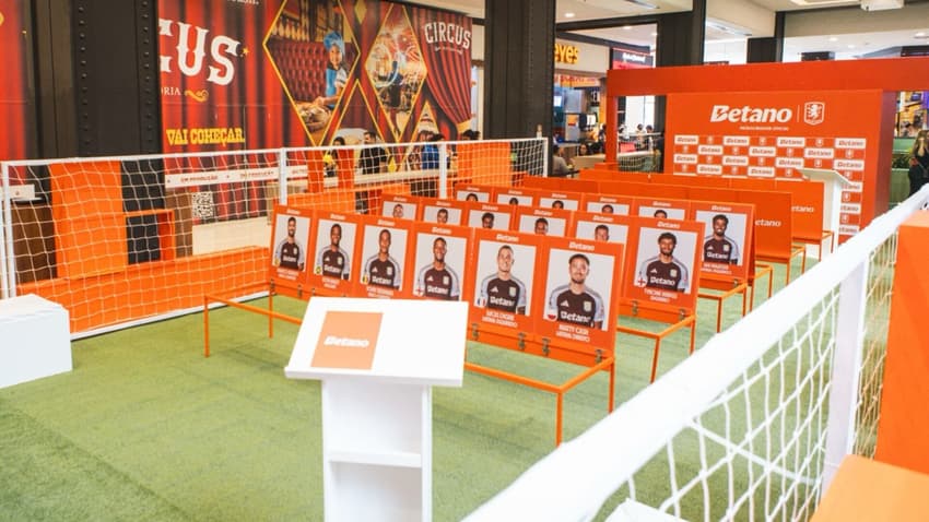 Ativação da Betano com o jogo "Cara a Cara" (Foto: Reprodução/Betano)