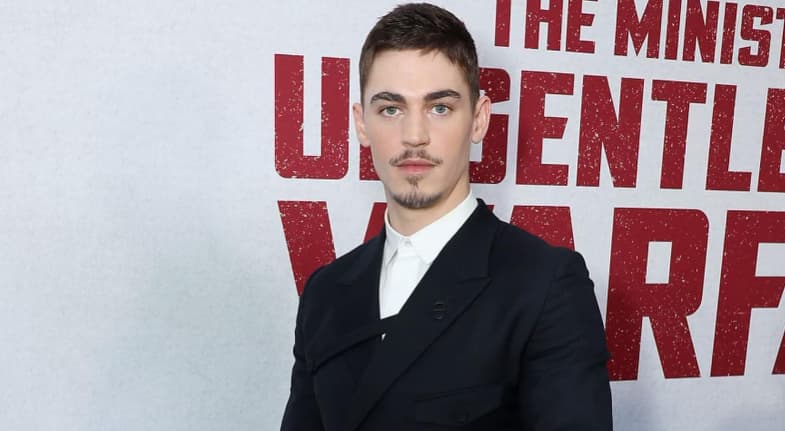 Hero Fiennes Tiffin admite torcer para o São Paulo (Foto: Reprodução/Instagram)