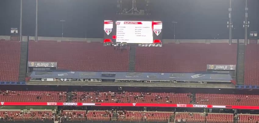 Nome de Crespo apareceu em painel no Morumbis (Foto: Reprodução)