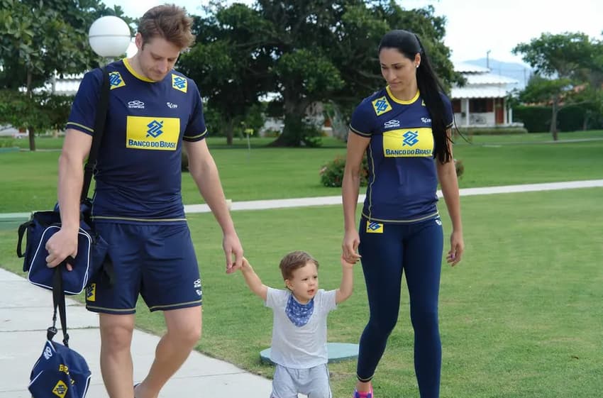 Murilo, o filho Arthur e Jaqueline quando os dois atuavam pela seleção- Foto: José Geraldo Azevedo<br>