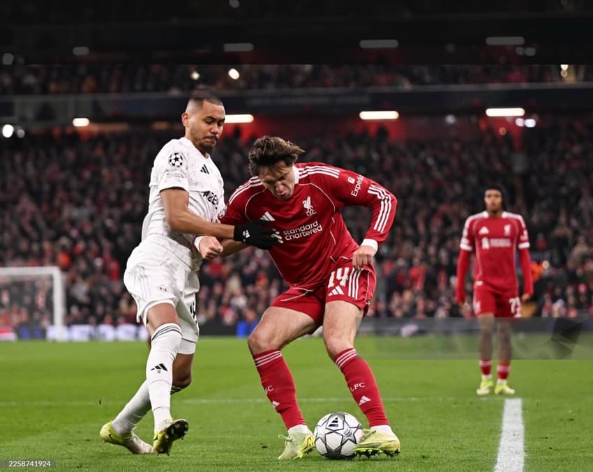 Dani Bolt em ação pelo Qarabag, contra o Liverpool, na Champions League (Foto: Reprodução/Instagram)