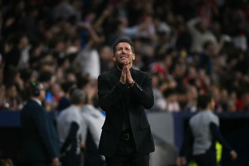 Diego Simeone durante o jogo entre Atlético de Madrid x Arsenal, pela Champions League