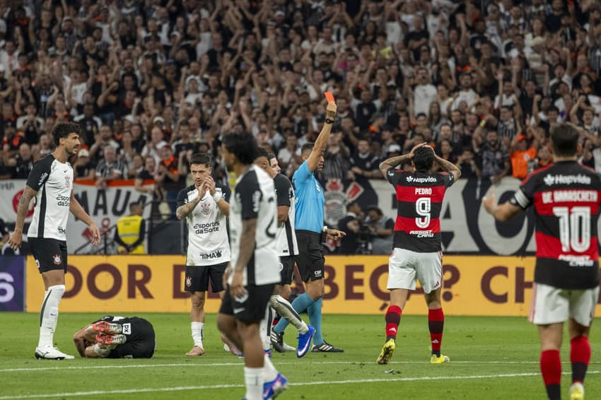 Flamengo Corinthians Evertton Araújo expulso