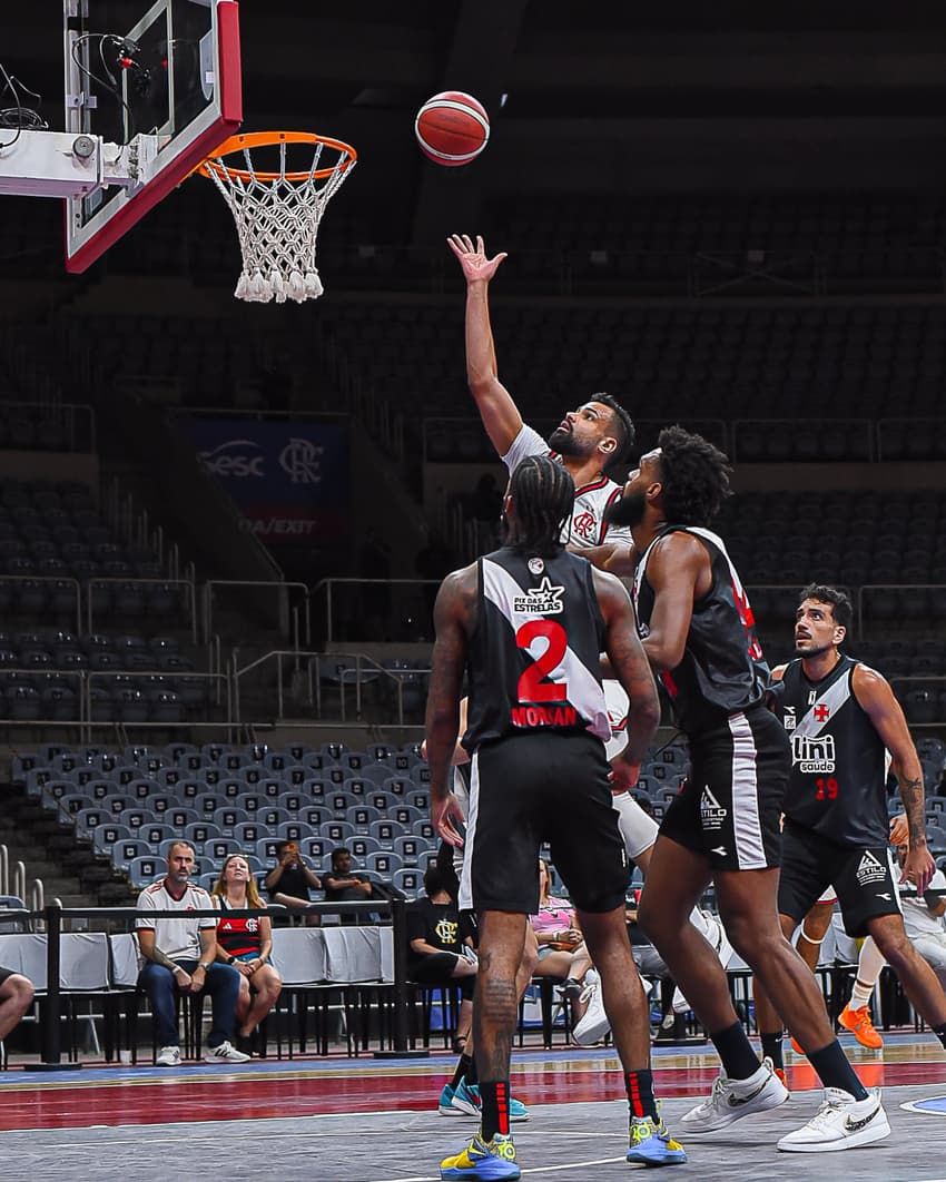 Flamengo venceu de 95 a 75 e rebaixou o Vasco no NBB (Foto: PaulaReis/Flamengo)
